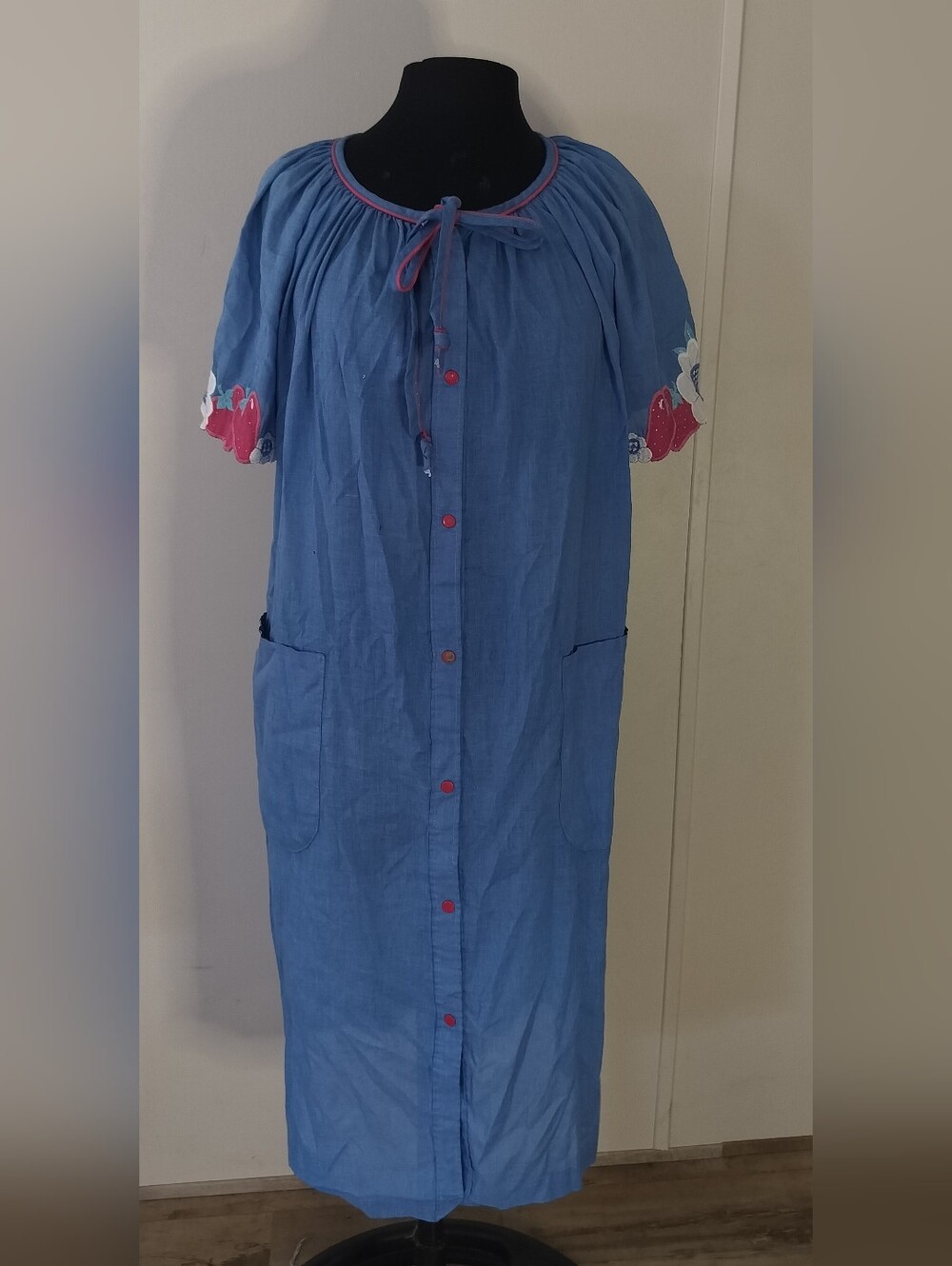 Light Blue De Button-Front Maxi Dress with Embroidered Sleeves